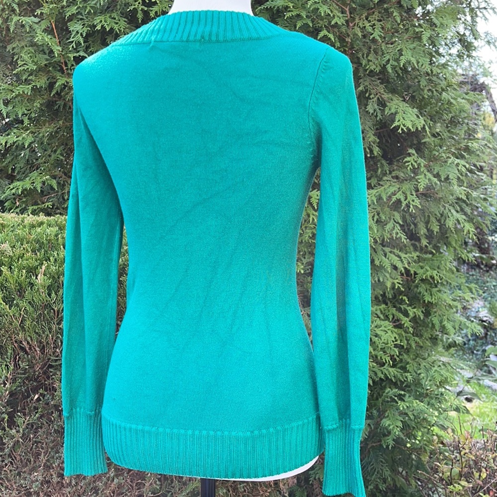 Active Basic V Neck Green Sweater - Picture 5 of 7